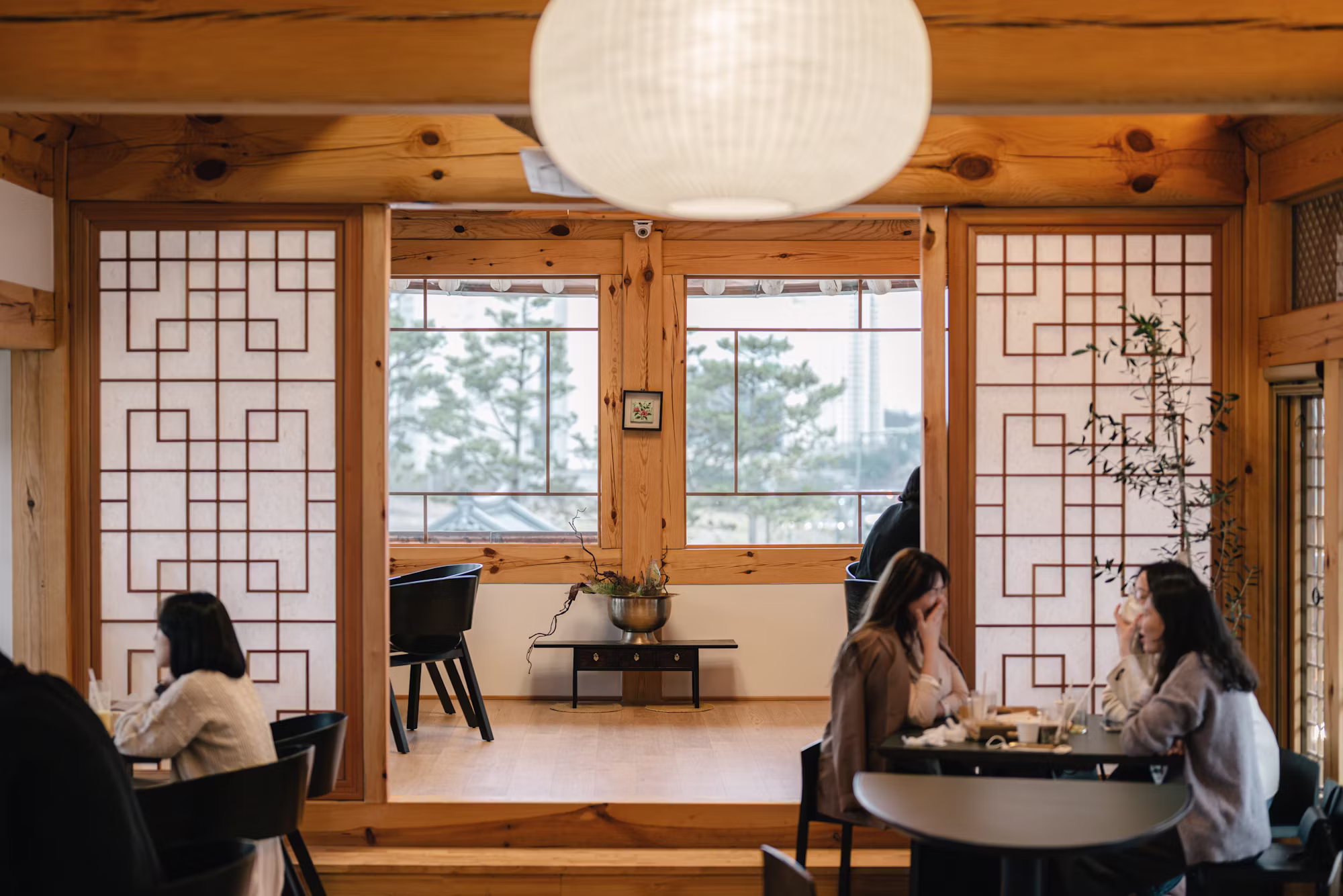 Cafés and Creativity: Inspiring Spaces for Artists and Innovators